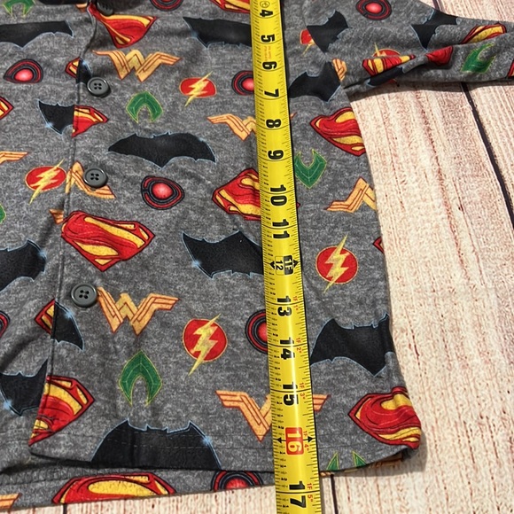 Justice League kid pajama Top. Size 8 - Picture 4 of 5